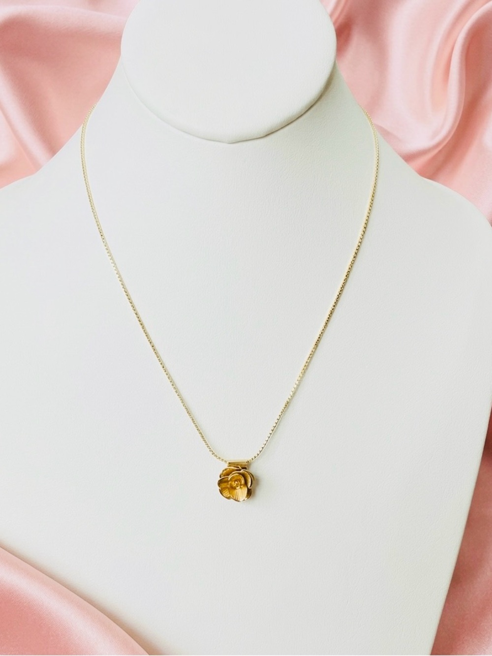 Vintage Avon 14k GF Sculpted Rose Flower Pendant Necklace 17.5”